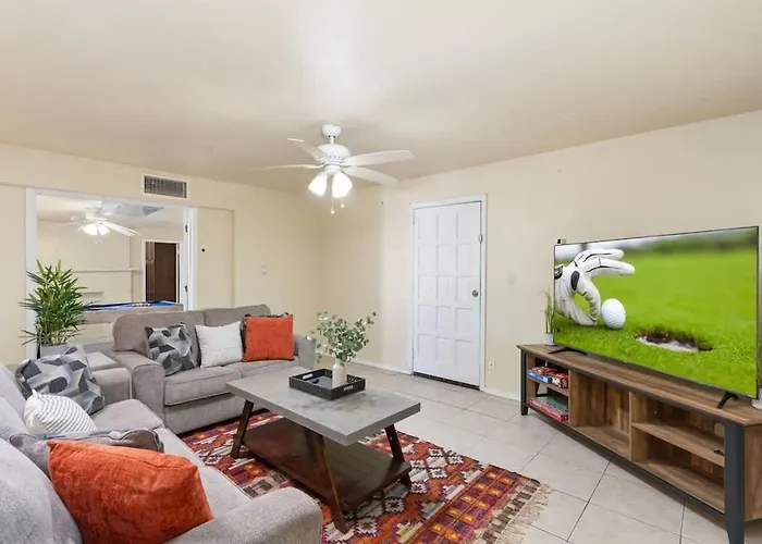 Lightrail Bbq & Billiard Minutes From Dt Holiday home Phoenix