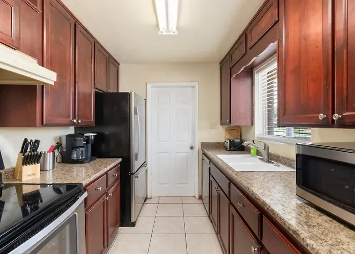 Lightrail Bbq & Billiard Minutes From Dt Holiday home *