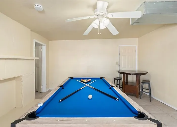 Lightrail Bbq & Billiard Minutes From Dt Holiday home Phoenix