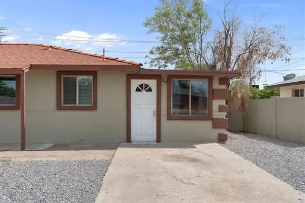 Lightrail Bbq & Billiard Minutes From Dt Holiday home